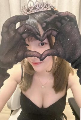“Lily Yim” é um banquete para os olhos com seios lindos e sulcos profundos que não podem ser ignorados (10P)