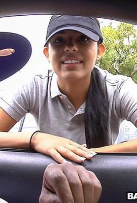 É tão gratificante ver uma linda garota sorrindo de prazer (12P)