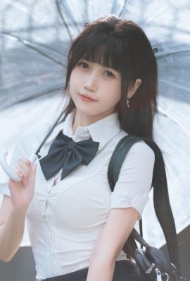 Not Dumb Cat – Menina da escola em minissaia ao ar livre (59P)