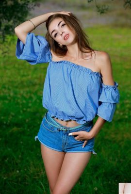 Agatha Ann – Unhas Prateadas (110P)