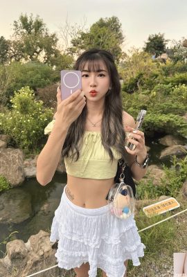 A glamorosa modelo gostosa “Jiujiu” tem olhos profundos e elétricos e uma figura irresistível (10P)