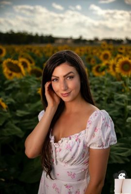 (Suicide Girls) 21 de julho de 2025 – Siennabreeze – Flirty In The Flowers (54P)