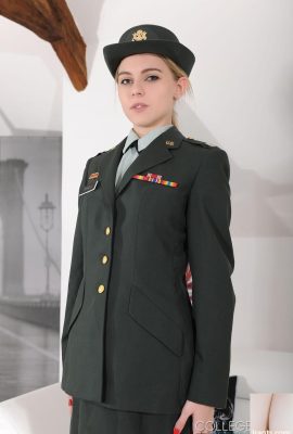 Uniforme universitário estrelado por Chloe Toy Sex Photos (21P)