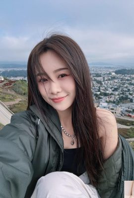 O lindo rosto de “Tanya Ruotong” no espelho é muito sensual e cheio de amor (10P)