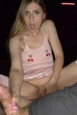 Vou foder meu ânus hoje, então trouxe um plug anal com antecedência e fodi em pedaços (12P)