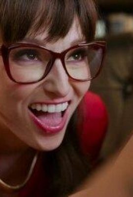 A dona de casa peituda Irina fode na posição sexual de cachorrinho (20P)