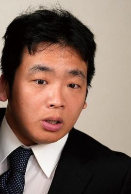 Yurira: Minha esposa é amiga sexual do meu vizinho Yurira (21P)