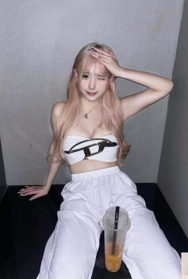 Garota gostosa e sexy “Baicai” mostra seu corpo atraente sem vergonha (10P)