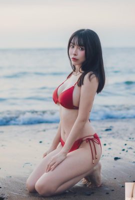 “Kesha Kesha” tem seios rechonchudos e uma boa figura. A imagem é atraente (10P)