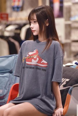 A linda garota “YY” tem um corpo esguio e curvas tão tentadoras (10P)