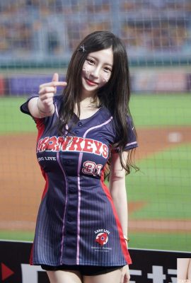 “Sandy” tem seios sensuais e um sorriso super fofo (10P)