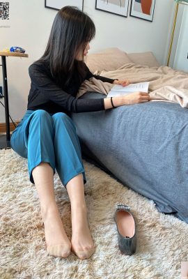 (ISS) Meihan “Brincando com os pés” (94P)