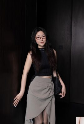 Menina peixe caviar com óculos (120P)