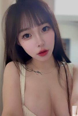 Os seios lindos e rechonchudos de “Xiao Zhen” não conseguem esconder o sulco profundo, tão sedutor (10P)